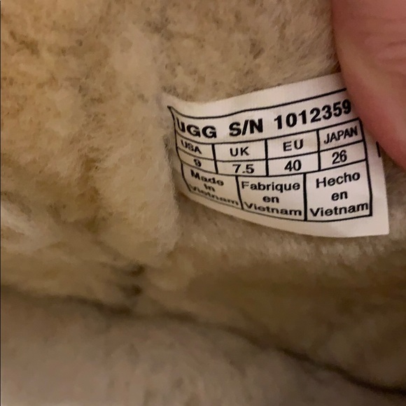 UGG lace up boots - Picture 4 of 7